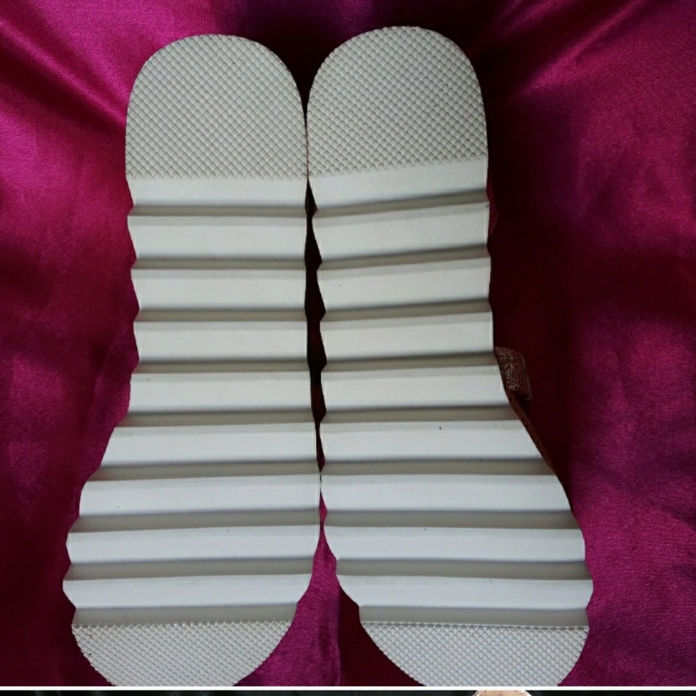 **SOLD** Rose Gold Steve Madden Strappy platform - Picture 5 of 7